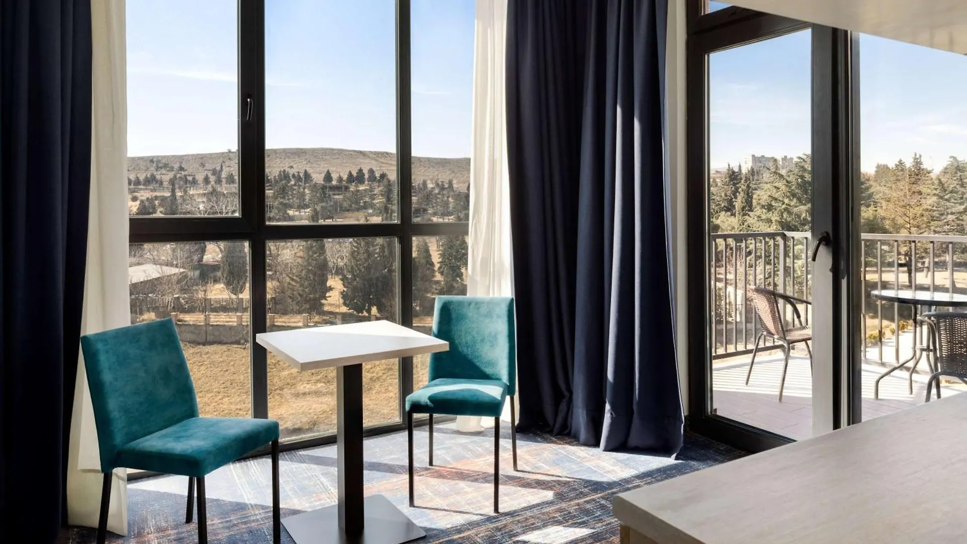 Gino Seaside Tbilisi, Trademark Collection By Wyndham מלון